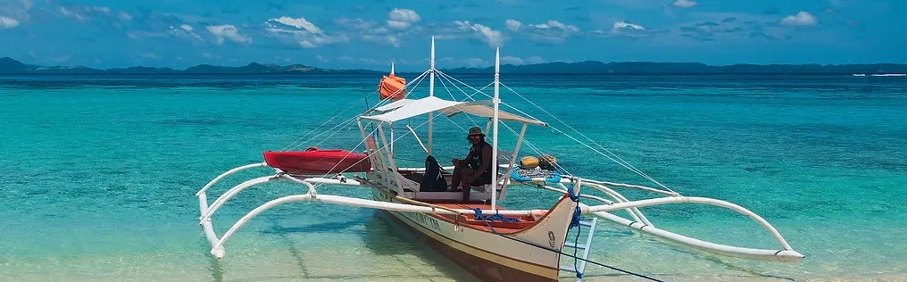 Turquoise water and white sand at La Janoza Island near Siargao